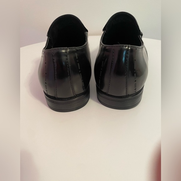 BRAND NWOT NEVER WORN BEFORE KENNETH COLE REACTION 9.5 BLACK LEATHER SLIP ONS - Picture 4 of 6
